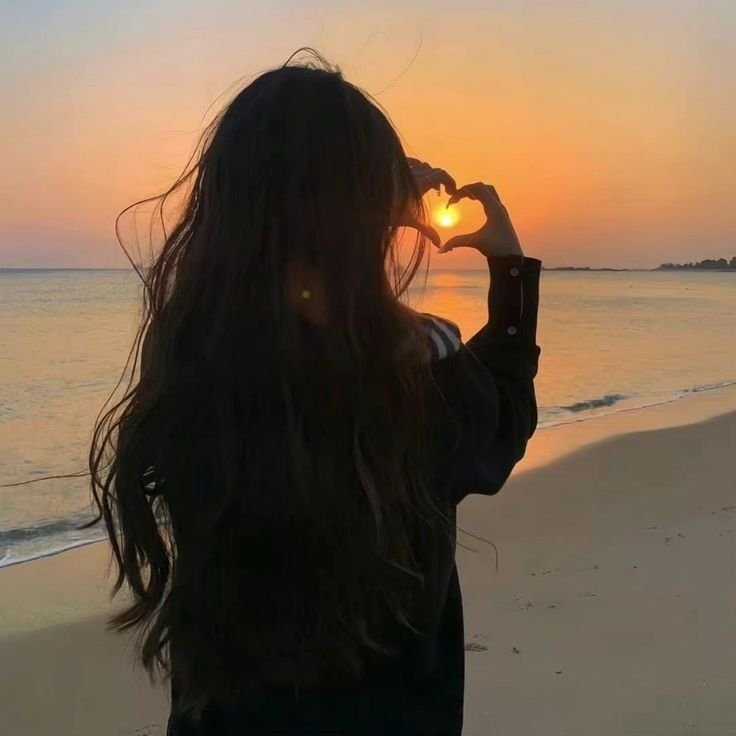 Aesthetic Summer PFP Girl