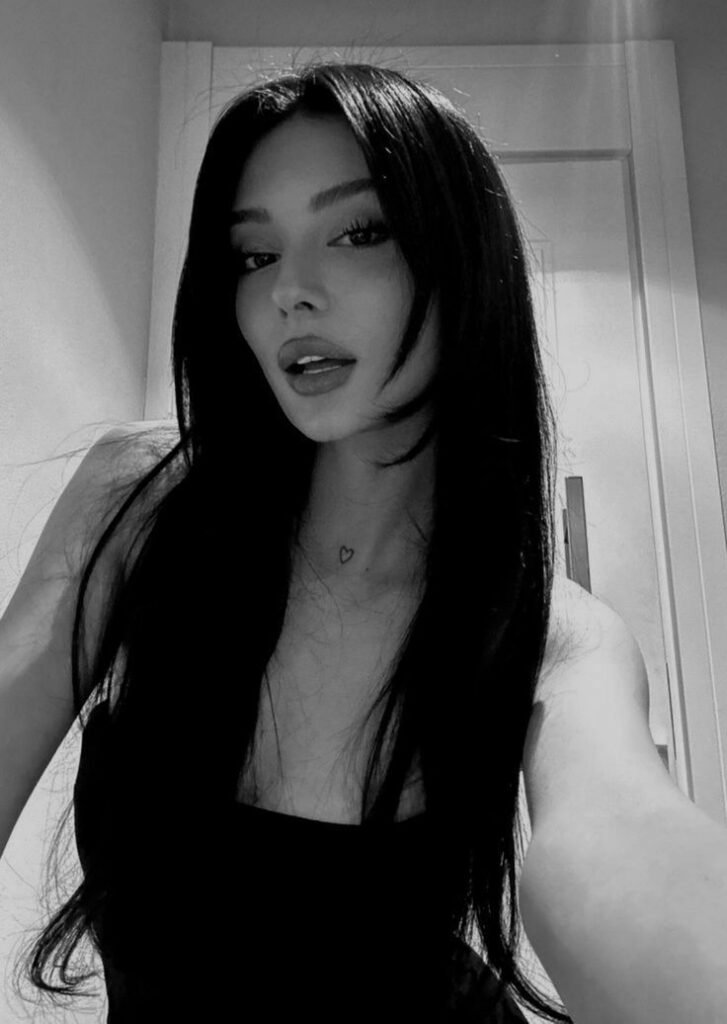 Baddie PFP Black And White