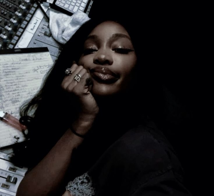 SZA PFP Black And White